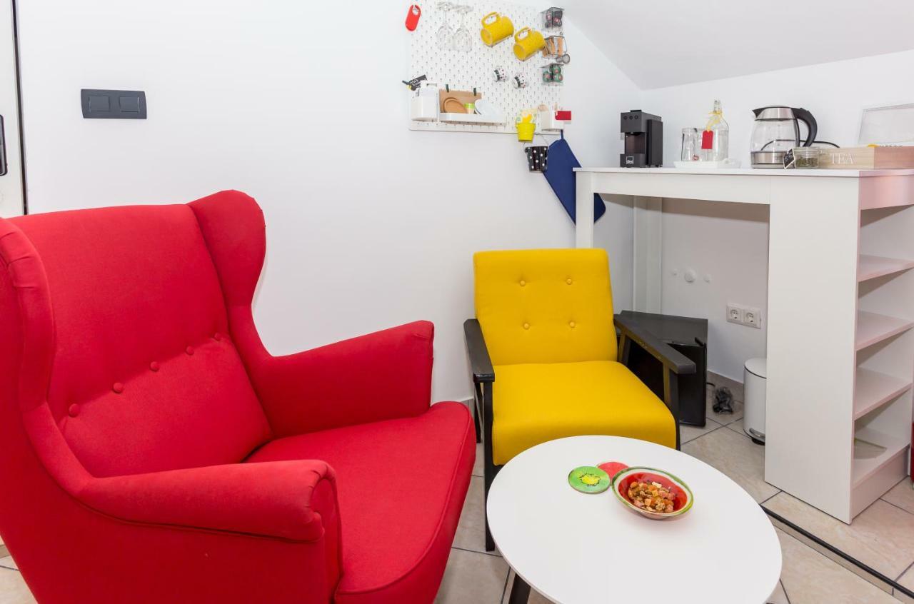 Mima'S Rooms Omis Exterior photo